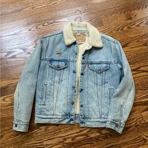 WOMEN’s Levi's Denim Jacket with Sherpa Lining